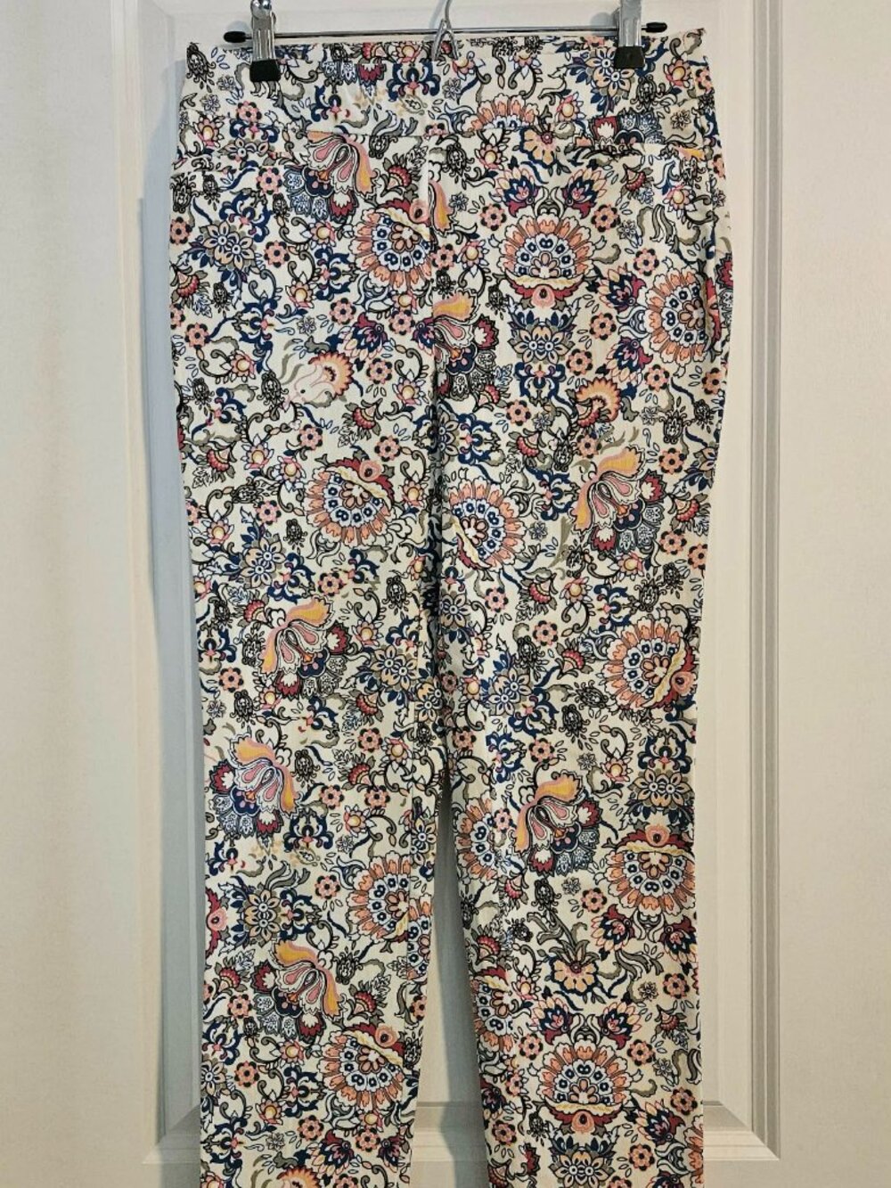 Chico’s Floral Print Stretch Ankle Pants White Pink Blue Paisley Size 00/XS/0-2